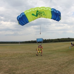 Terry en parachute